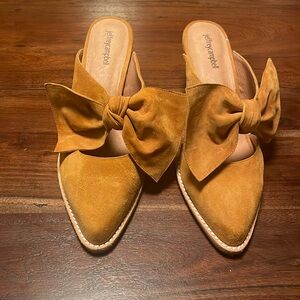 Jeffrey Campbell Cyrus bow woman’s size 10 shoe - mustard